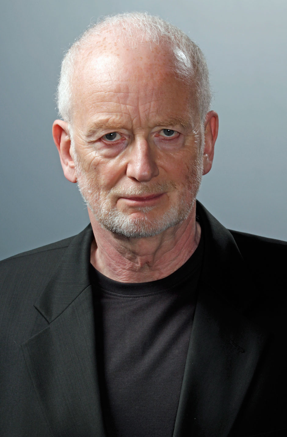 Who is the actor that portrayed Darth Sidious in the Star Wars prequel trilogy?