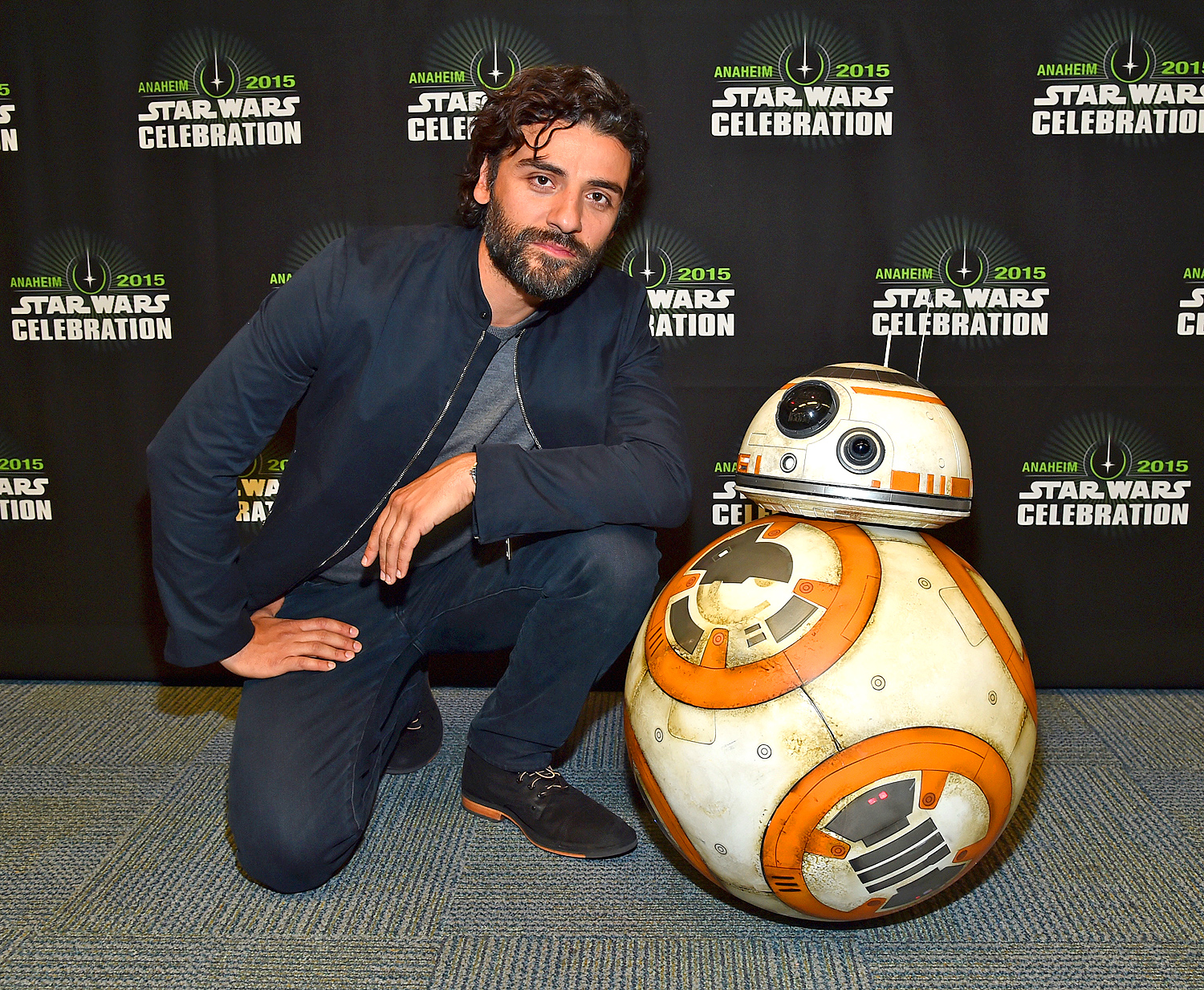 Who is the actor behind Poe Dameron in Star Wars: The Force Awakens?